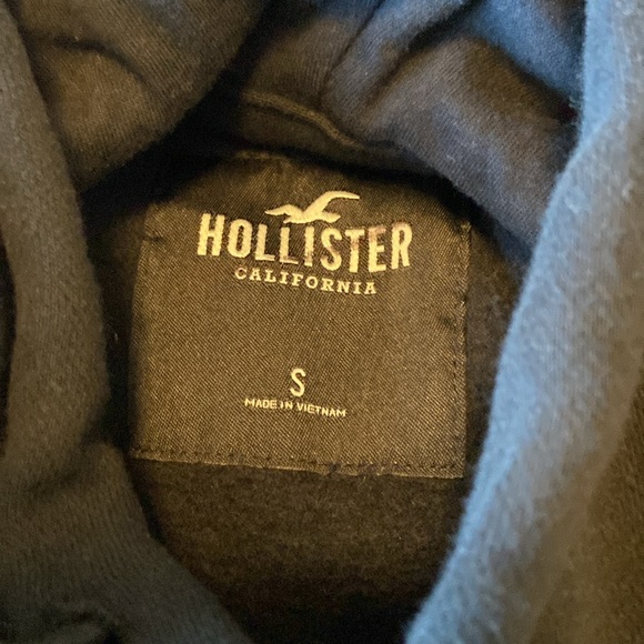 Hollister super soft hoodie w/Hollister detail on both front & hood. - Picture 5 of 5